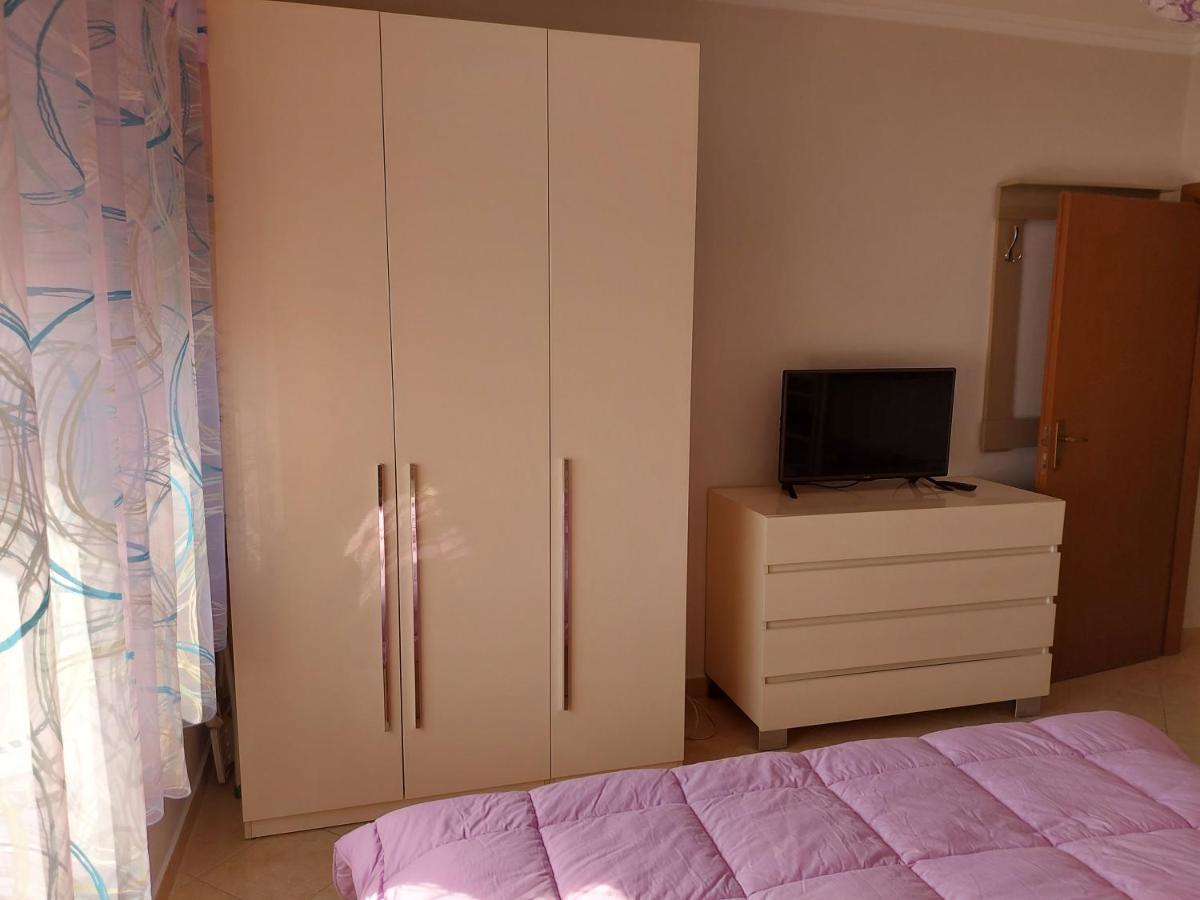 Bral Apartments 8 Two-Bedroom Beachfront Durrës Eksteriør billede