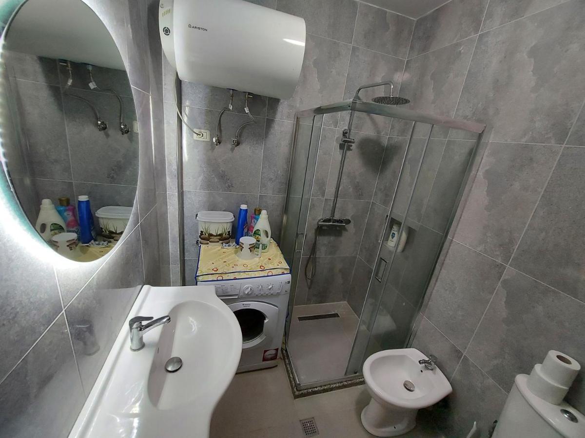 Bral Apartments 8 Two-Bedroom Beachfront Durrës Eksteriør billede